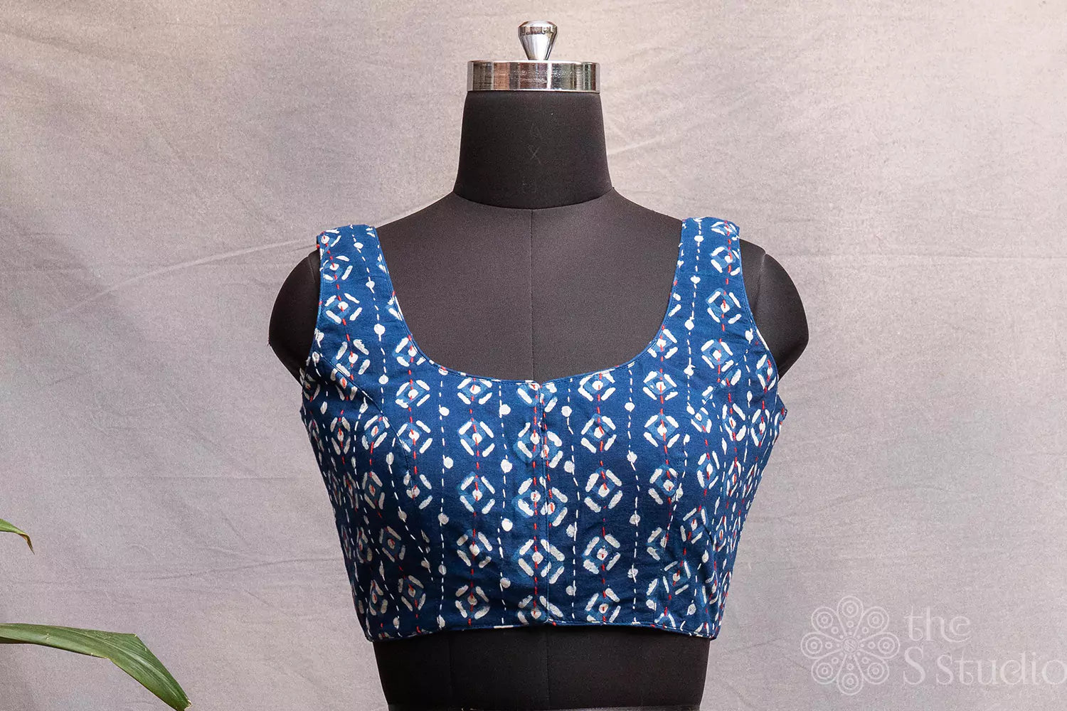 Blue cotton printed sleeveless readymade blouse with kantha embroidery