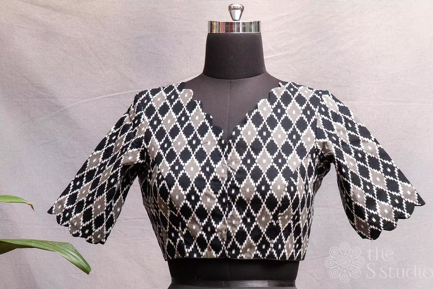 Black cotton ikkat design readymade blouse with scallop border sleeves