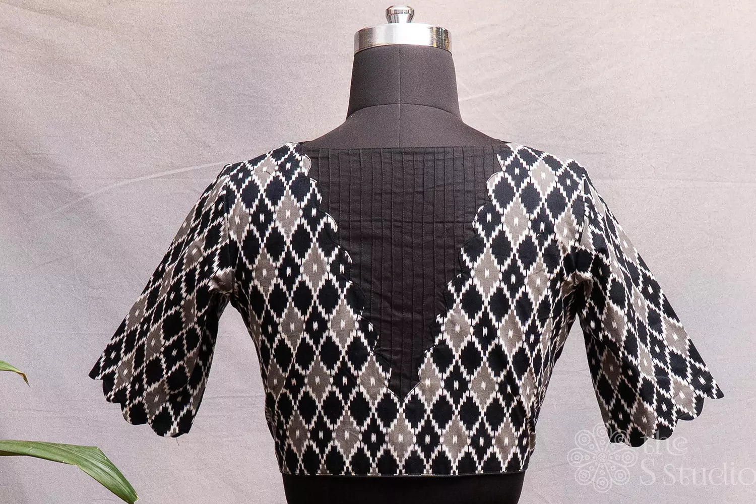 Black cotton ikkat design readymade blouse with scallop border sleeves