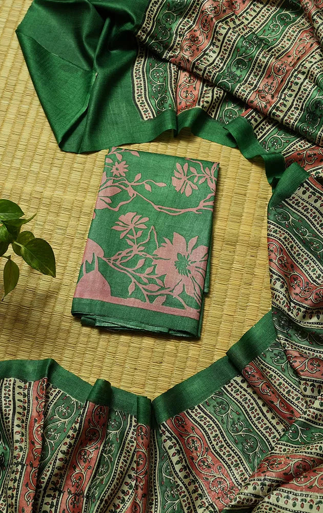 Green tussar silk kurta and dupatta set with geometrical print dupatta