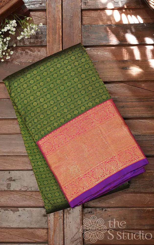 Green kanjivaram silk saree with peachish pink korvai border