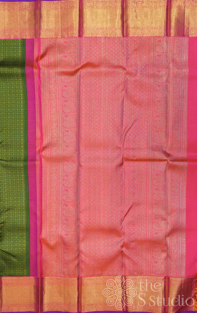 Green kanjivaram silk saree with peachish pink korvai border