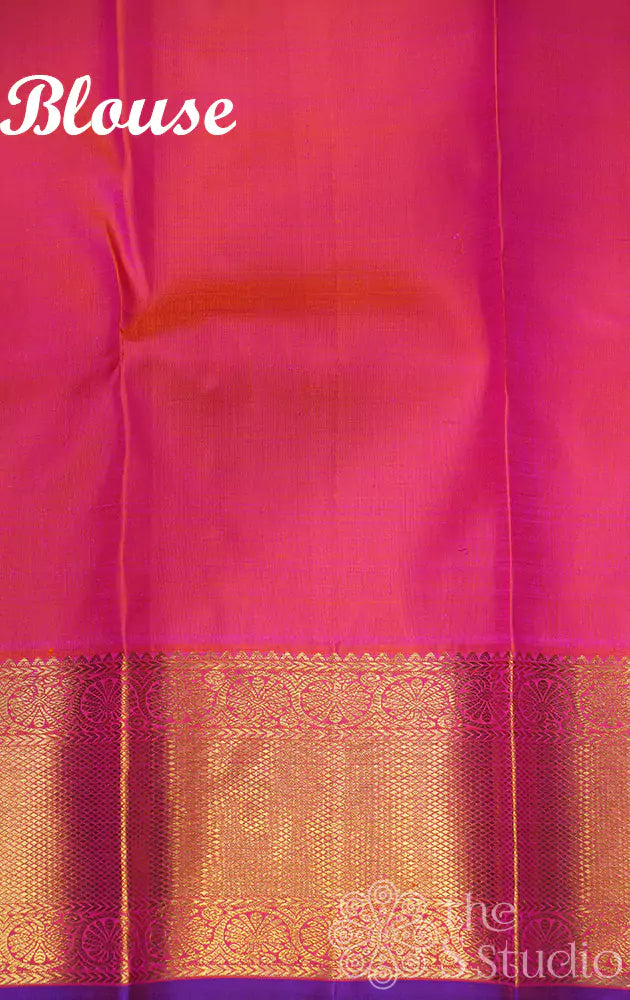 Green kanjivaram silk saree with peachish pink korvai border