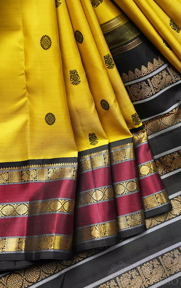 Sampanga green kanjivaram saree with black and maroon border