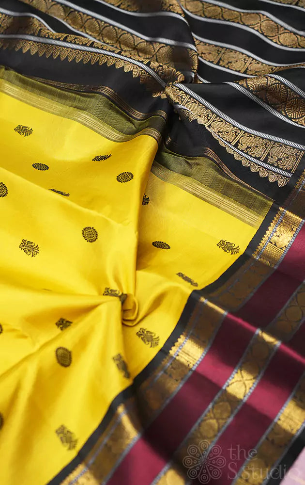 Sampanga green kanjivaram saree with black and maroon border