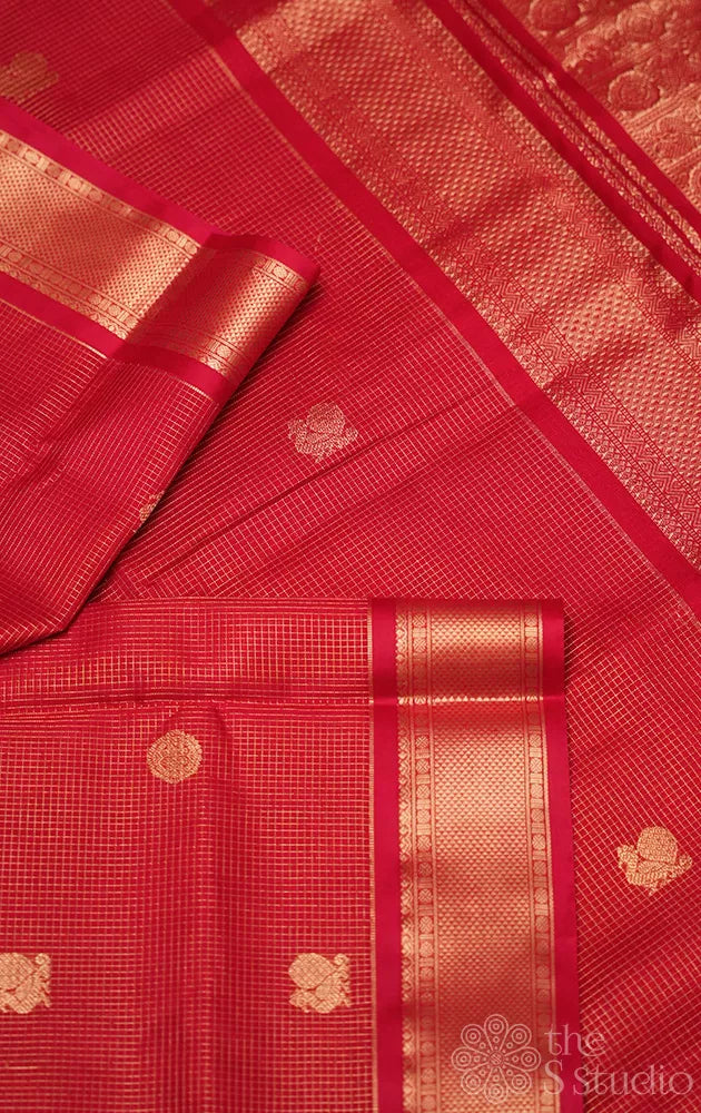Red ten yards silk cotton saree with vairaoosi zari checks