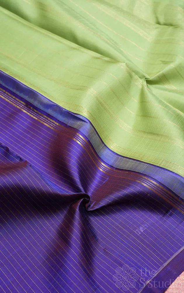 Violet borderless Kanchipuram silk saree with contrast elaichi green pallu