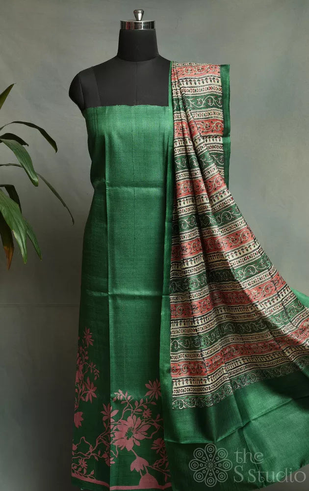 Green tussar silk kurta and dupatta set with geometrical print dupatta