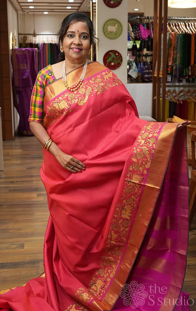Peach kanchi silk saree with hand painting along the zari border
