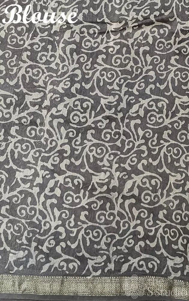 Grey maheswari cotton silk saree with paisely motifs