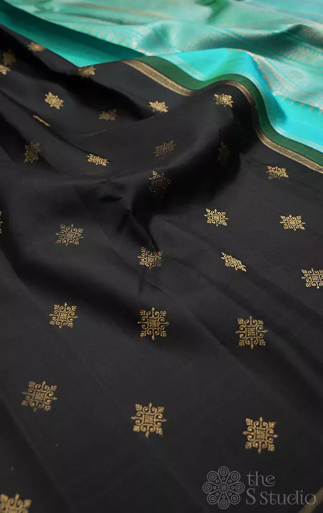 Black kanchipuram silk saree wiith bluish green pallu (Pre-order available)