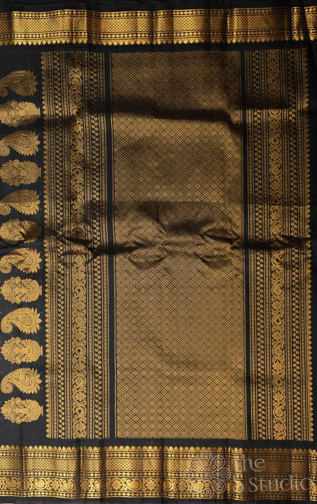 Lavendar gadwal silk saree with black kuttu border