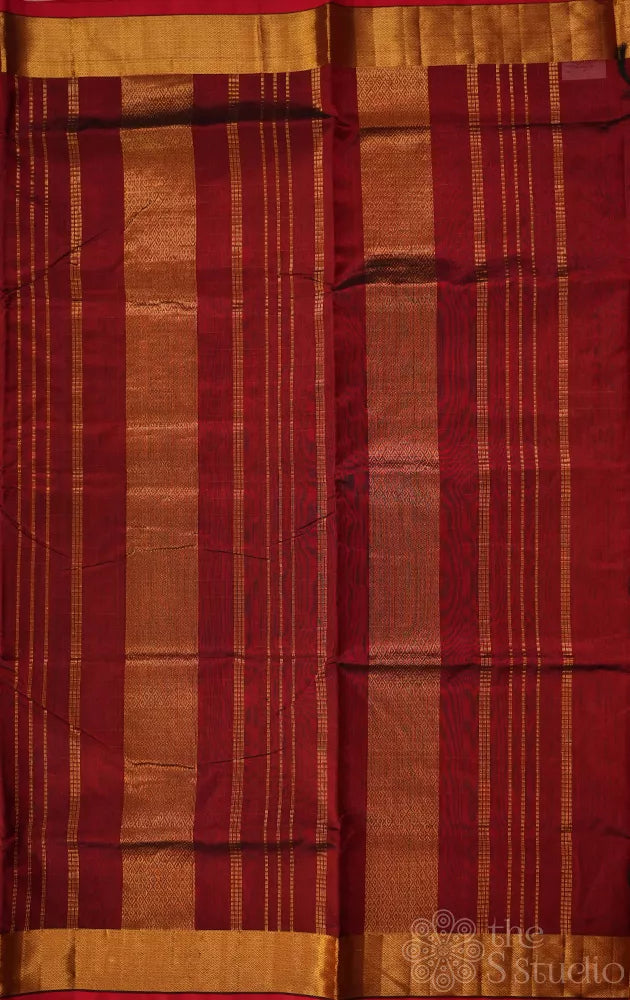 Maroon zari checked ten yards silk cotton saree with red selvedge