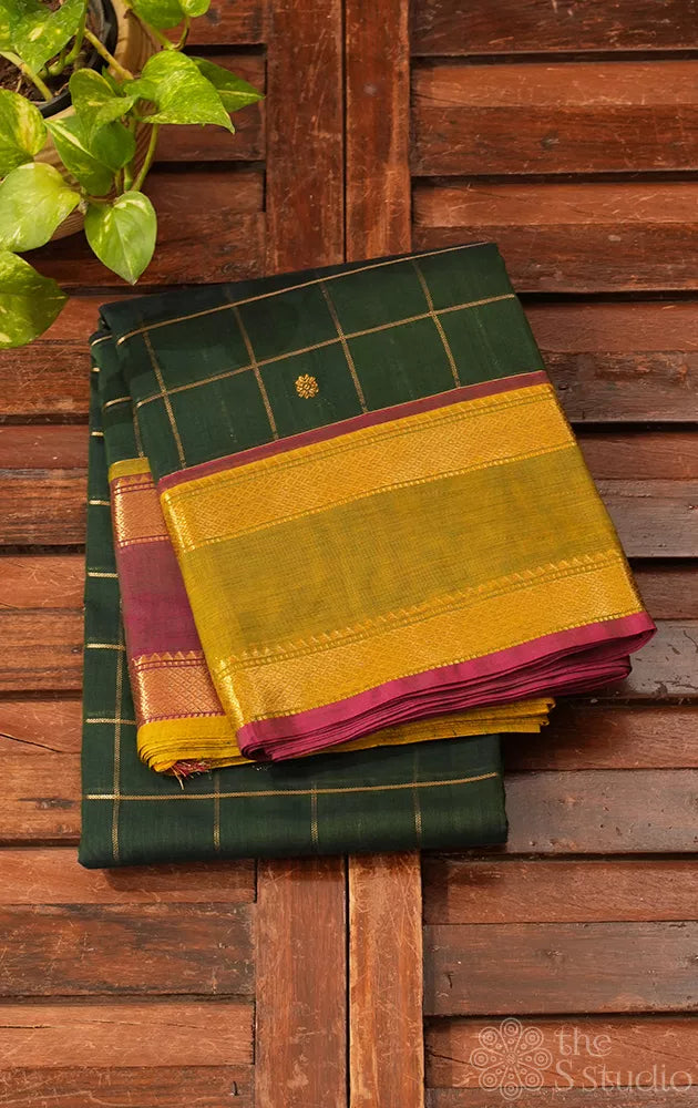 Green handloom checked kanchi cotton saree with rettaipet zari border