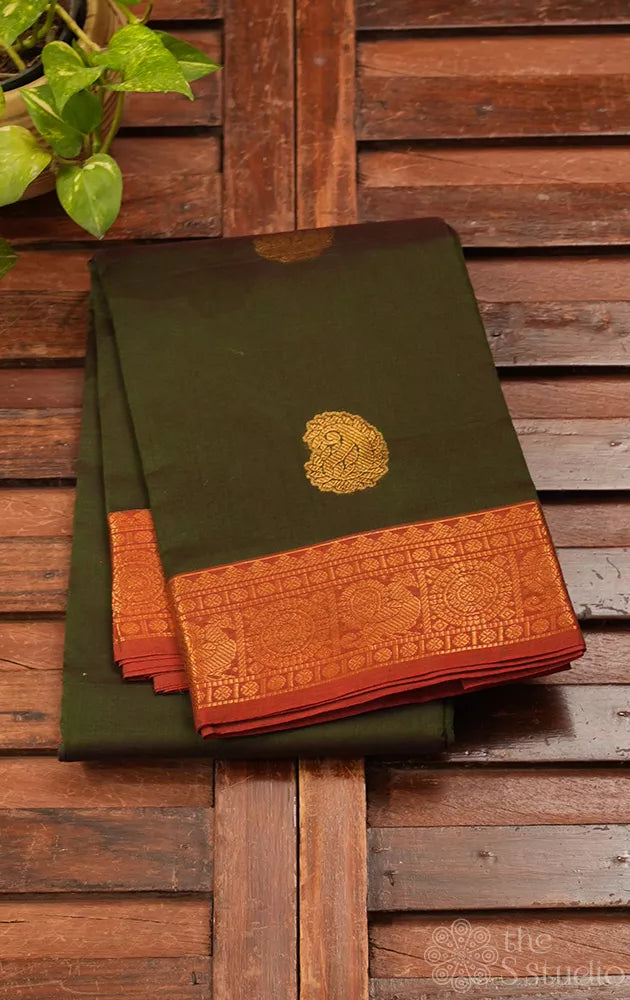 Green handloom kanchi cotton saree with zari border