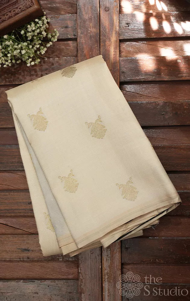 Off white kanchipuram silk saree with double pallu