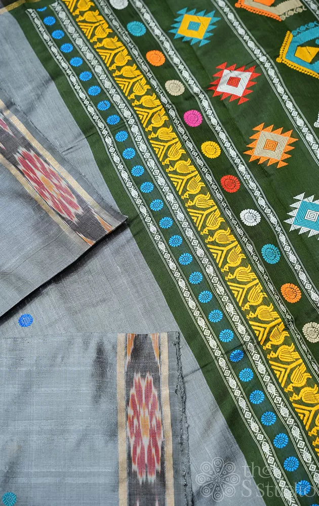 Grey raw silk saree with dolabedi design pallu