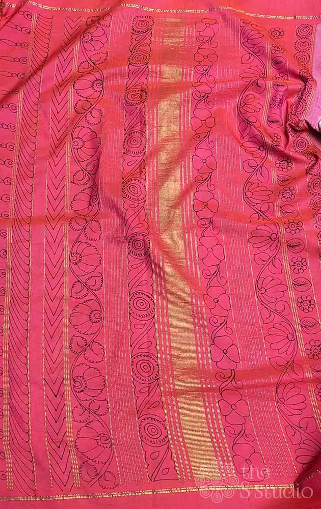 Off white hand painted kalamkari saree with peachish rose korvai border