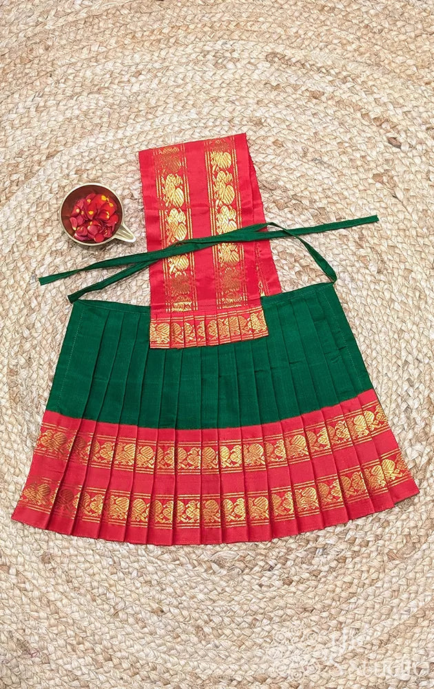 Green with red rettaipet  border goddess vasthram