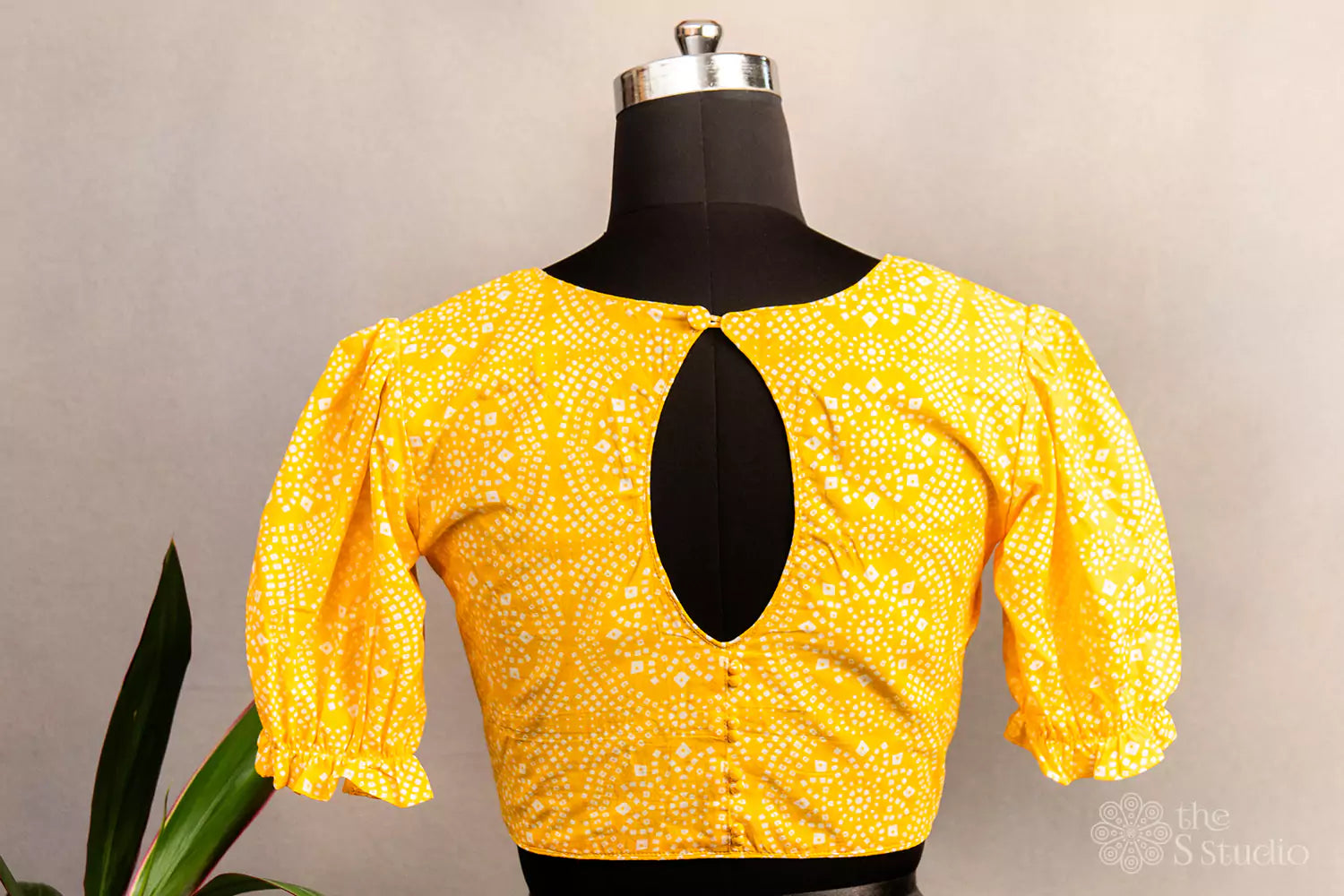 Yellow printed cotton  blouse with neck pattern