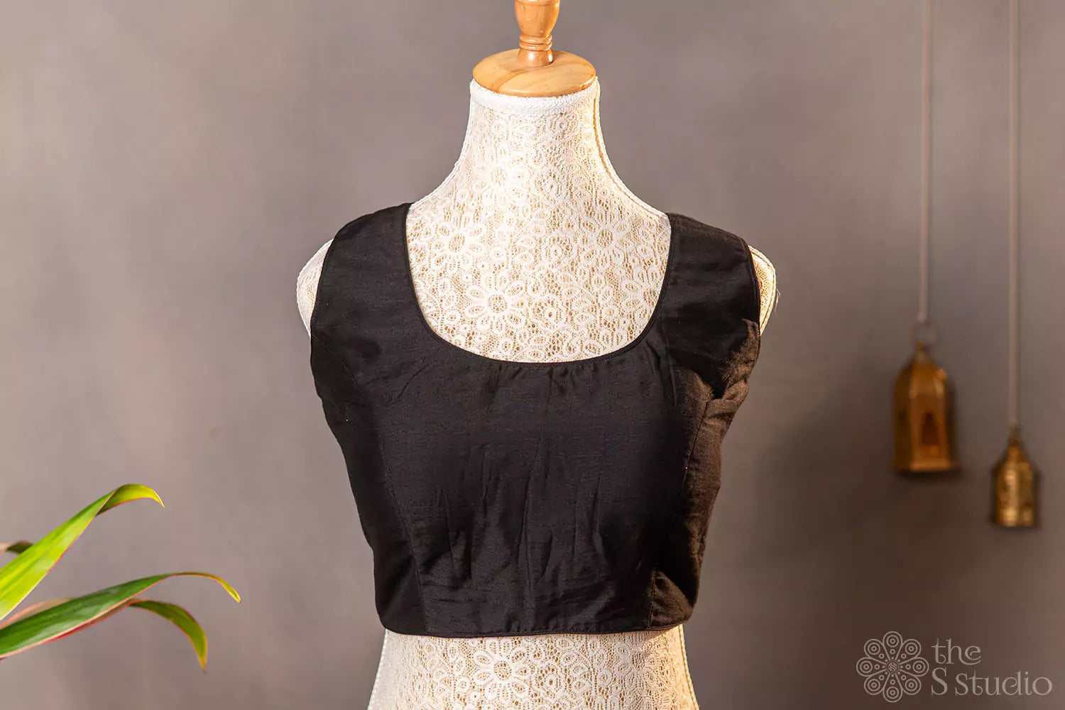 Black sleeveless cotton readymade blouse