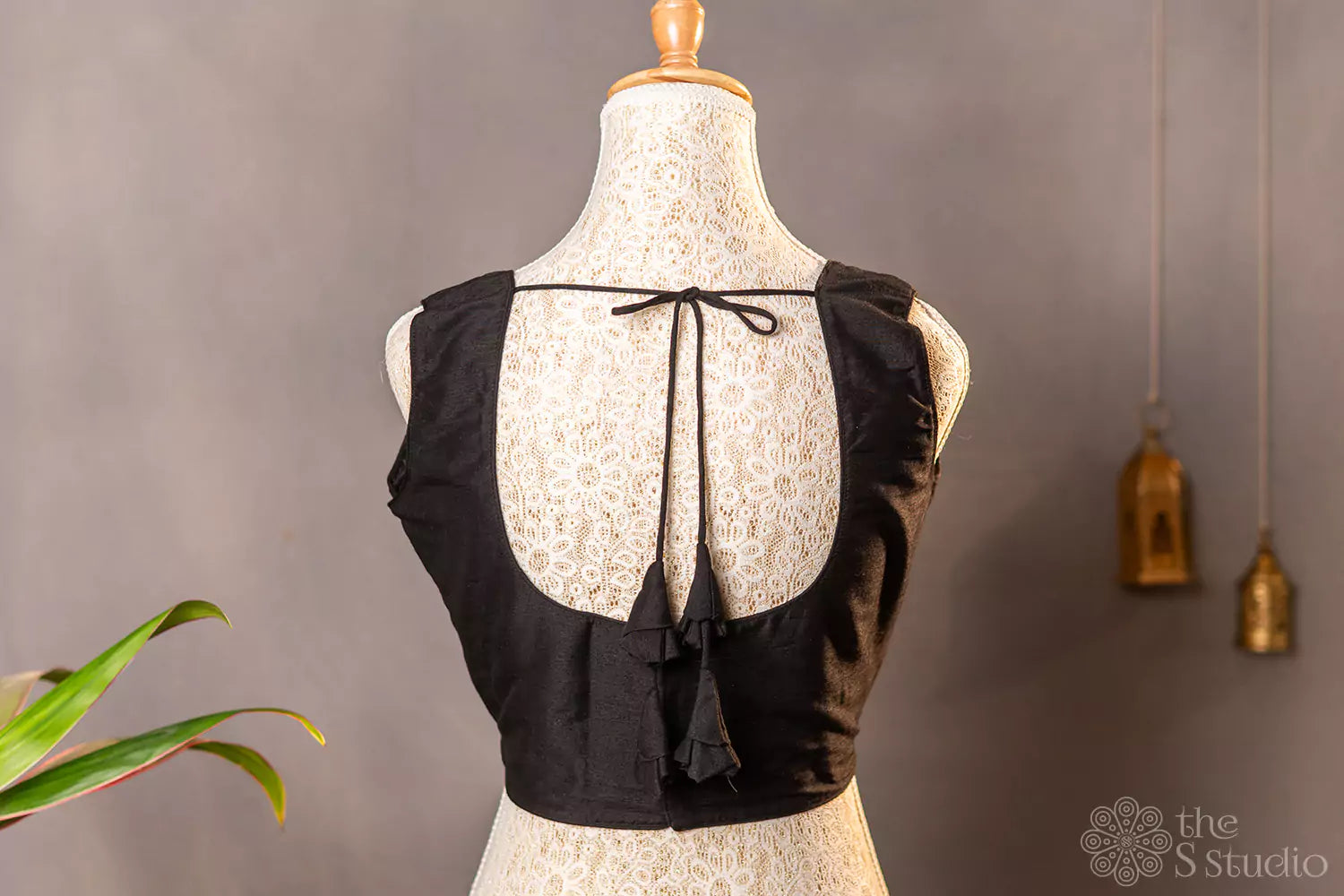 Black sleeveless cotton readymade blouse