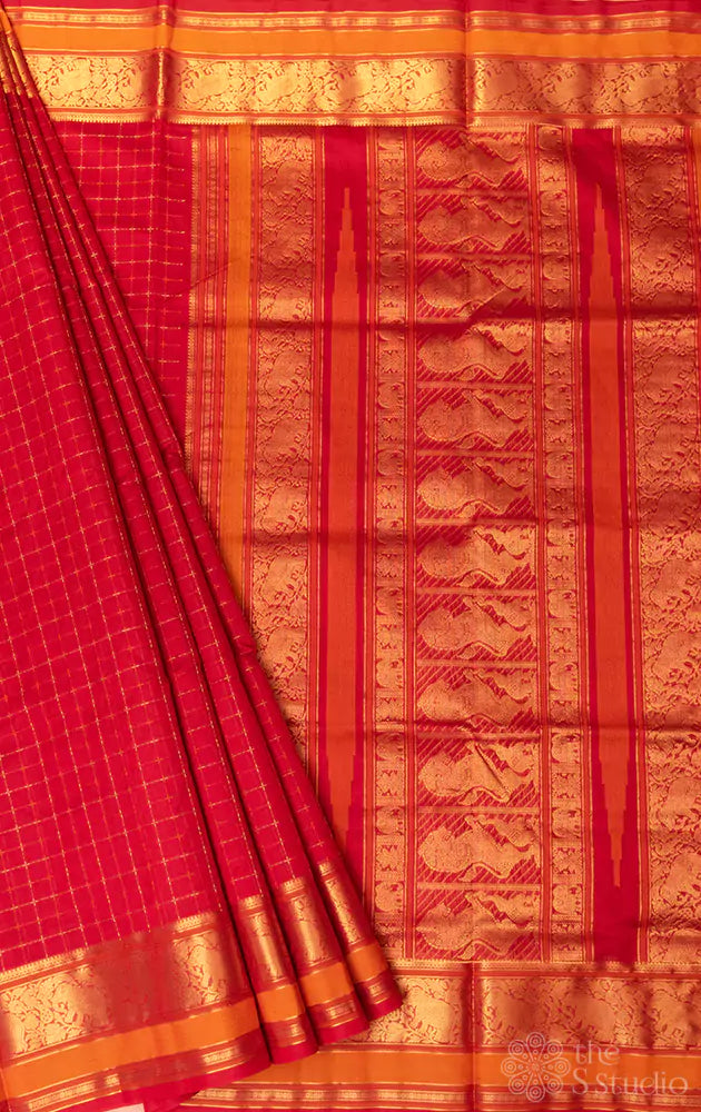 Red silk cotton ten yards saree with plus butta and rich pallu